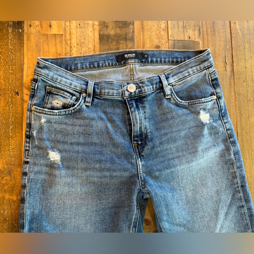 Hudson women’s boyfriend jeans. Size 28.